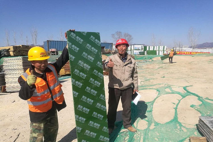 建筑新突破：覆塑模板引领高效施工新时代